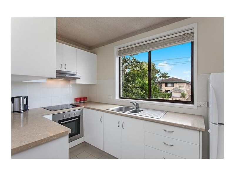 2/5 Rosewood Avenue, Broadbeach QLD 4218