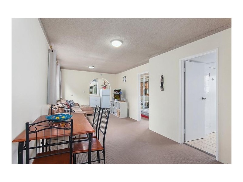 2/5 Rosewood Avenue, Broadbeach QLD 4218