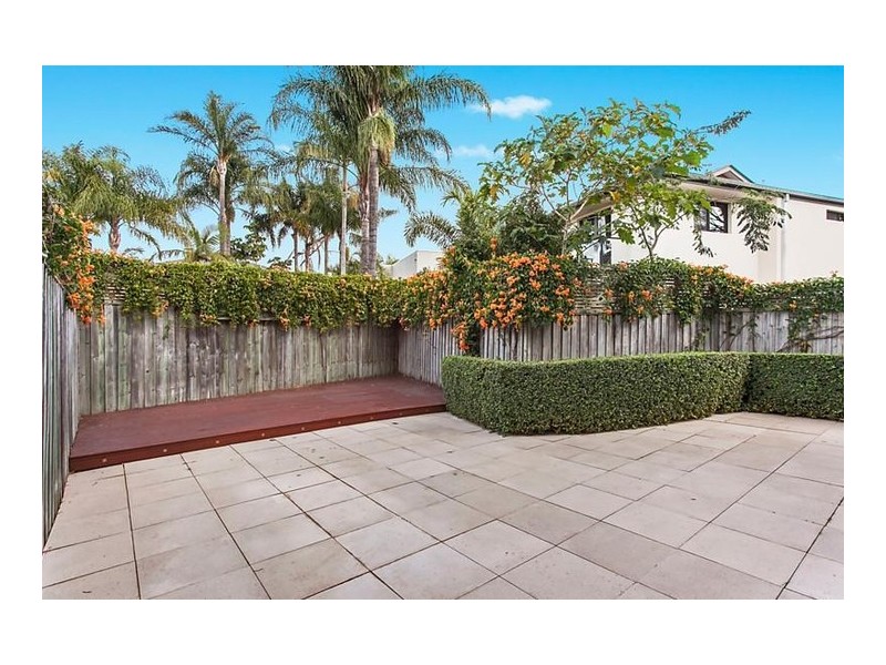 2/62 Heeb Street, Bundall QLD 4217
