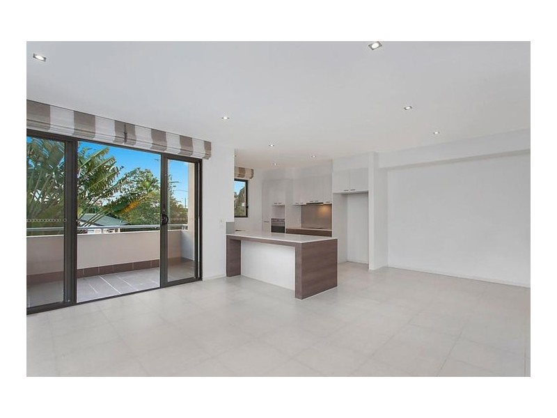 2/62 Heeb Street, Bundall QLD 4217