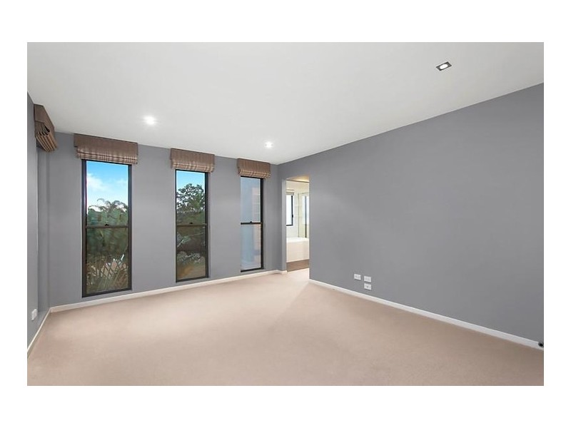 2/62 Heeb Street, Bundall QLD 4217