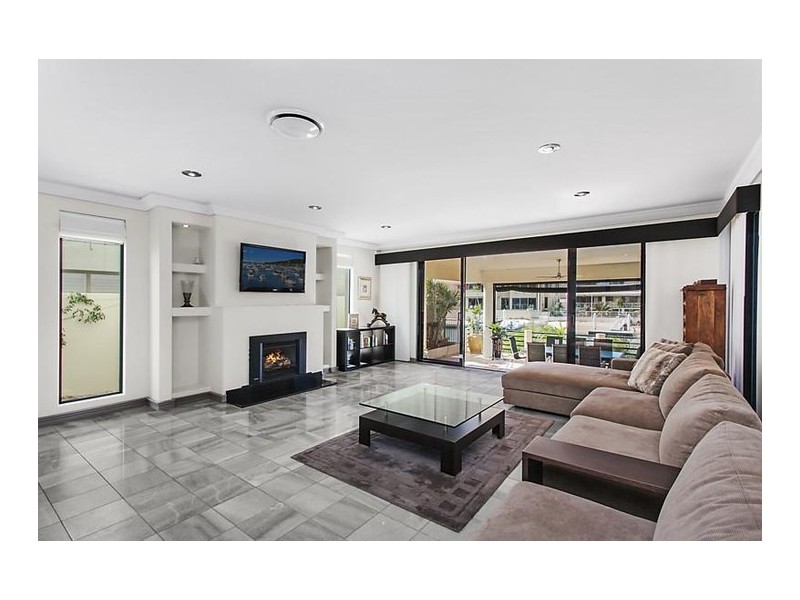 104 Commodore Drive, Paradise Waters QLD 4217