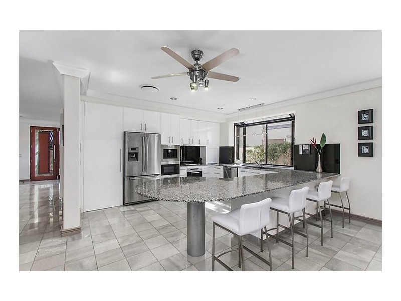 104 Commodore Drive, Paradise Waters QLD 4217