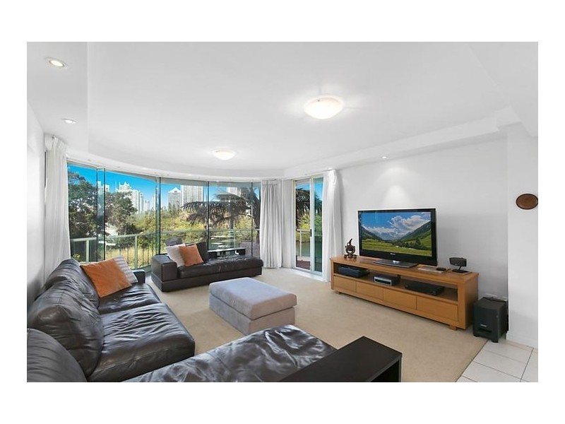 2/1 Cable Street, Main Beach QLD 4217