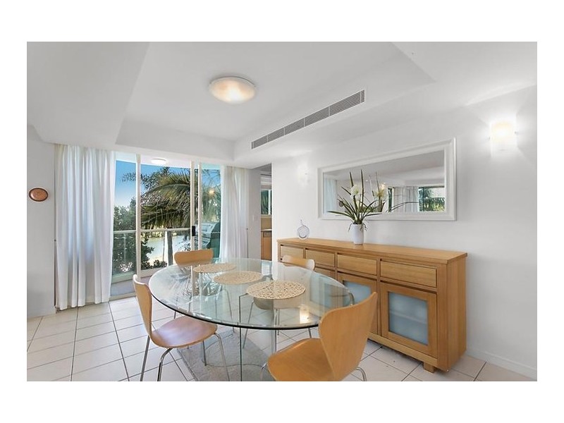 2/1 Cable Street, Main Beach QLD 4217