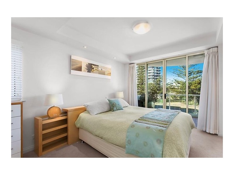2/1 Cable Street, Main Beach QLD 4217