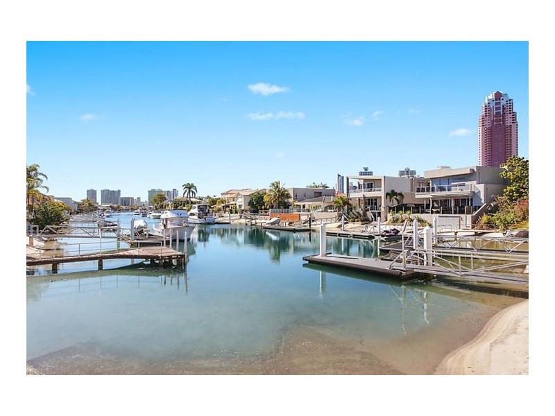 35 Admiralty Drive, Paradise Waters QLD 4217