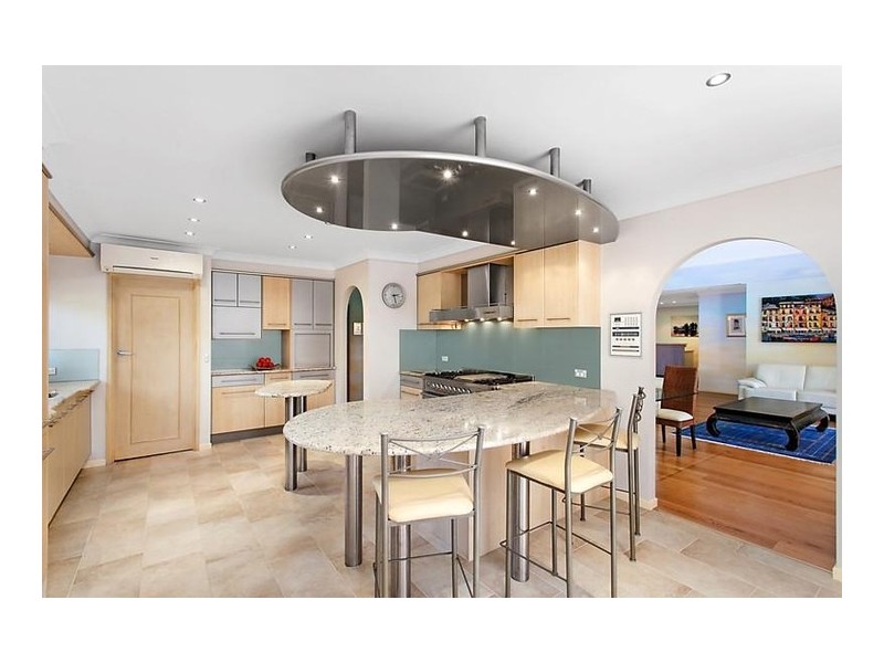 35 Admiralty Drive, Paradise Waters QLD 4217