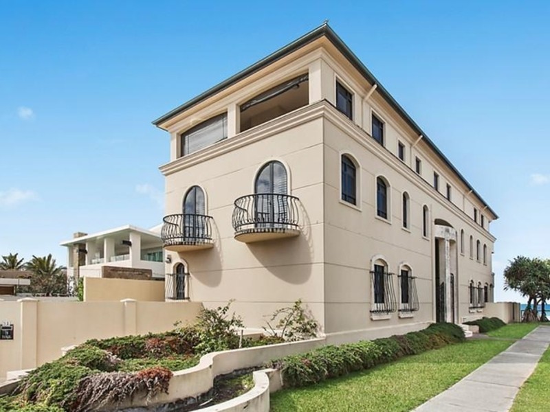 31 Hedges Avenue, Mermaid Beach QLD 4218