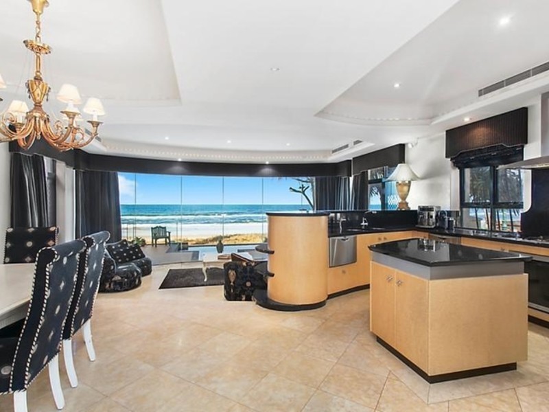 31 Hedges Avenue, Mermaid Beach QLD 4218