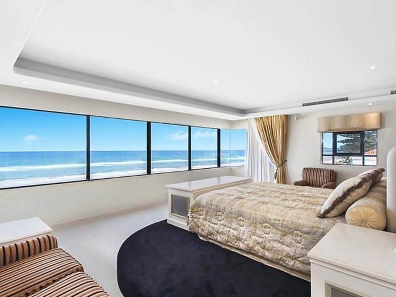 31 Hedges Avenue, Mermaid Beach QLD 4218