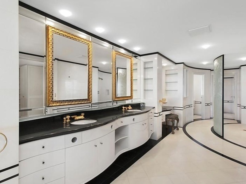 31 Hedges Avenue, Mermaid Beach QLD 4218