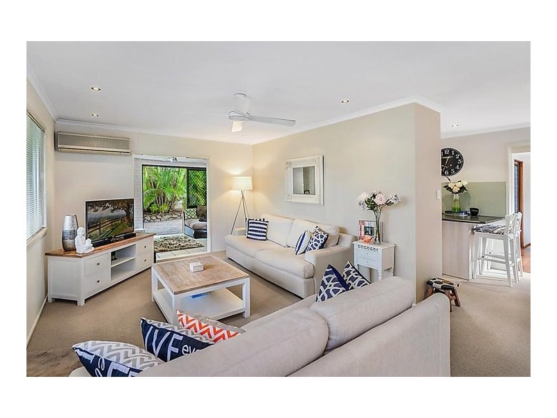 4 Allamanda Grove, Bundall QLD 4217