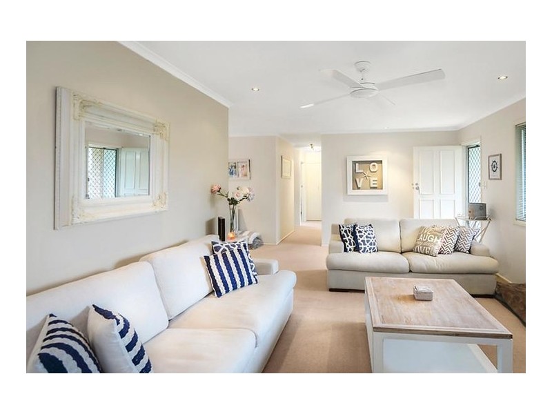 4 Allamanda Grove, Bundall QLD 4217