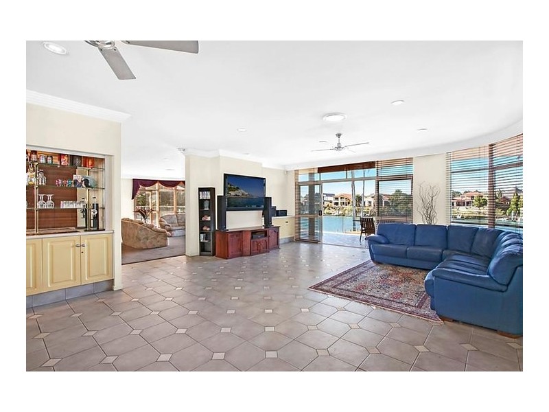 18 Garden Grove, Carrara QLD 4211