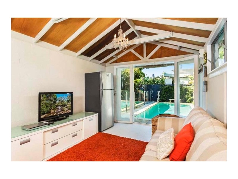 45 Allambi Avenue, Broadbeach Waters QLD 4218