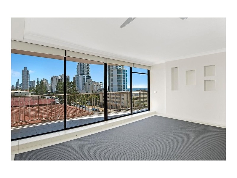 17/5 Queensland Avenue, Broadbeach QLD 4218