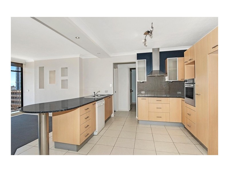 17/5 Queensland Avenue, Broadbeach QLD 4218