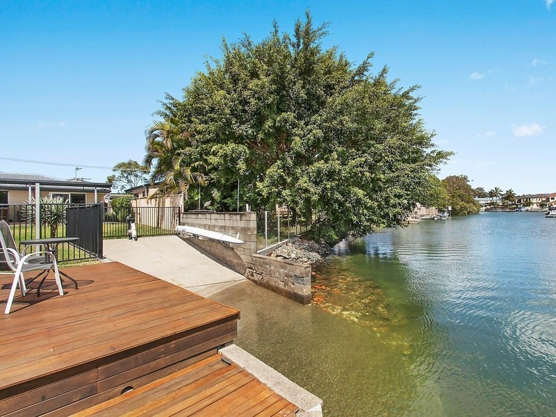 24 Stradbroke Street, Biggera Waters QLD 4216