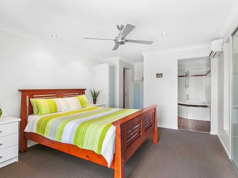 24 Stradbroke Street, Biggera Waters QLD 4216