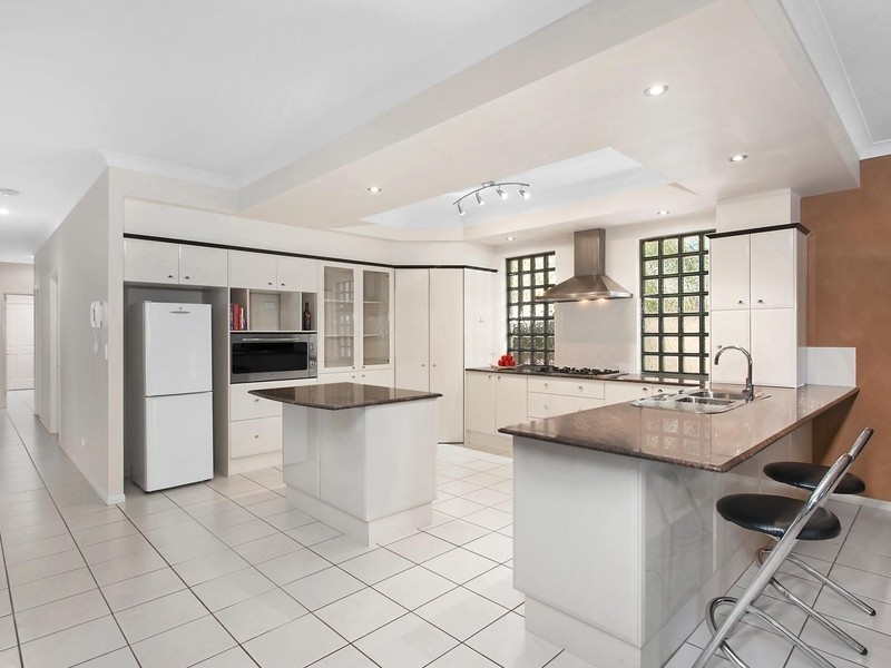 4 Saltair Grove, Monterey Keys QLD 4212