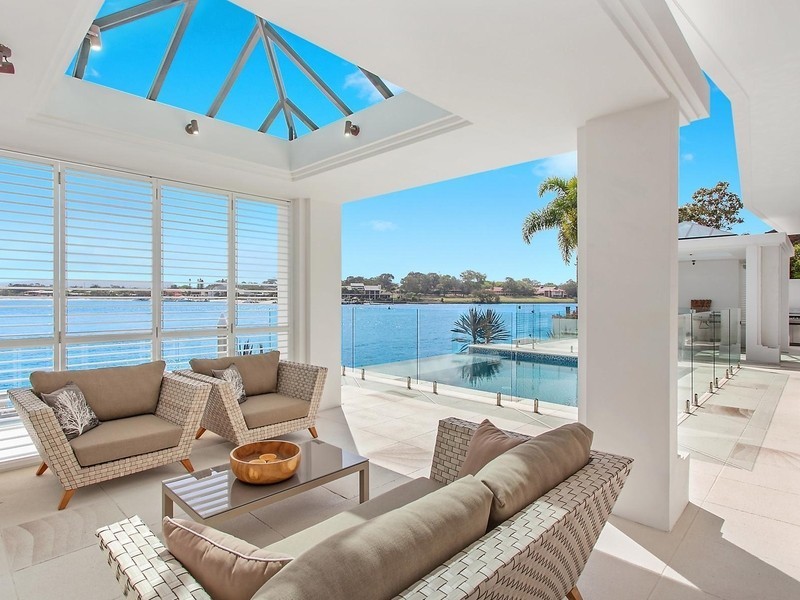 94 Admiralty Drive, Paradise Waters QLD 4217