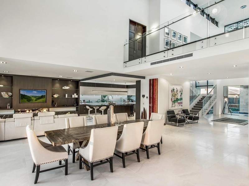 94 Admiralty Drive, Paradise Waters QLD 4217