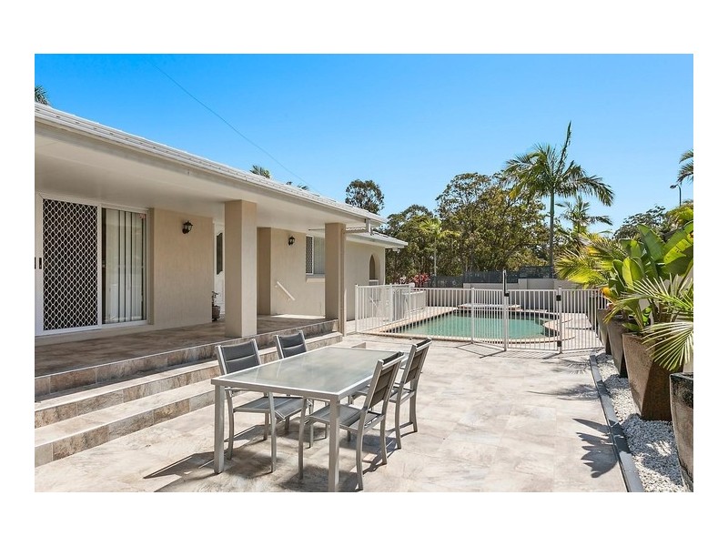27 Alamau Street, Benowa QLD 4217
