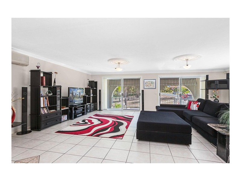 27 Alamau Street, Benowa QLD 4217