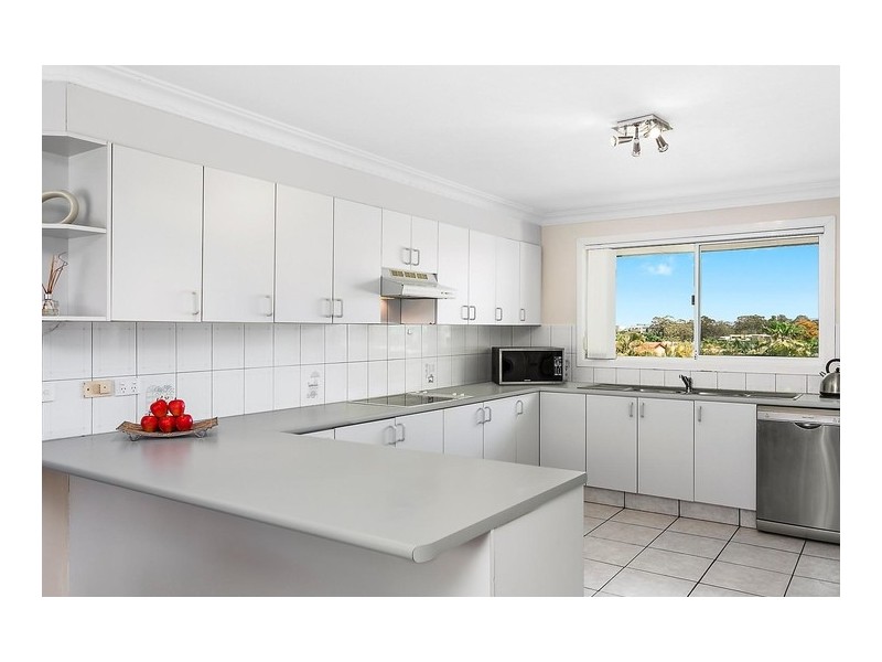 27 Alamau Street, Benowa QLD 4217