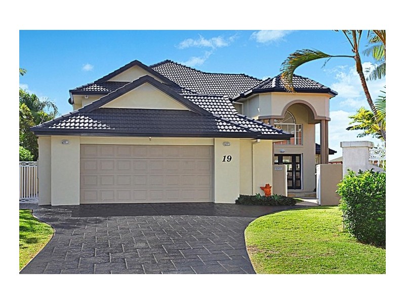19 Tortuga Place, Clear Island Waters QLD 4226