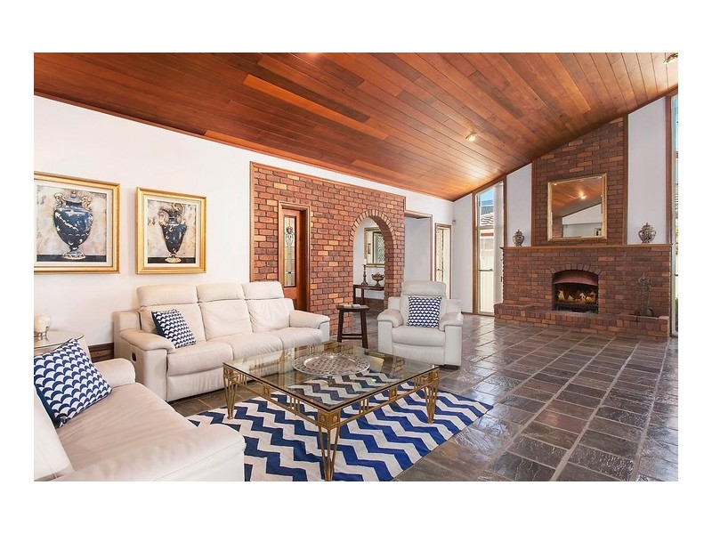 23 Pebble Beach Drive, Runaway Bay QLD 4216