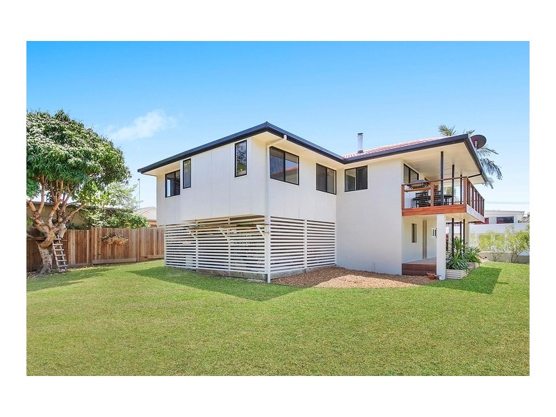 16 Raymond Avenue, Bundall QLD 4217