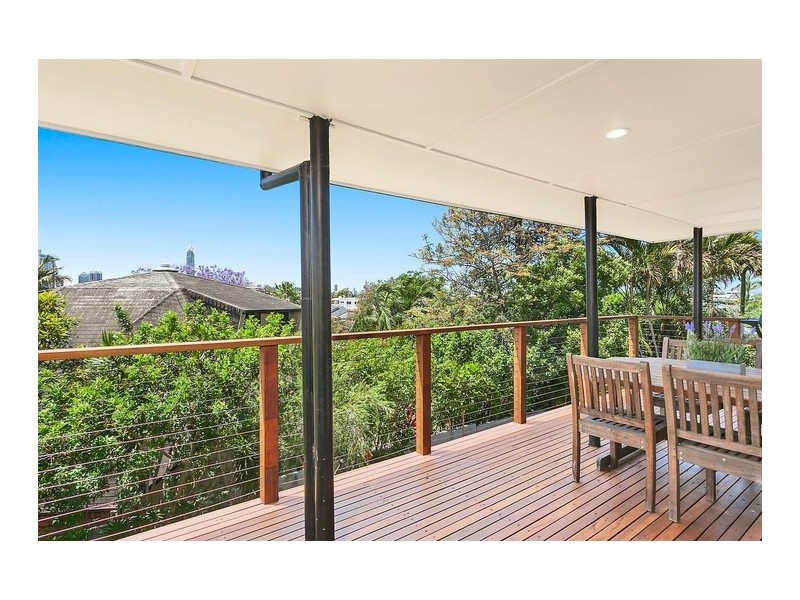 16 Raymond Avenue, Bundall QLD 4217