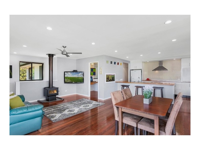 16 Raymond Avenue, Bundall QLD 4217