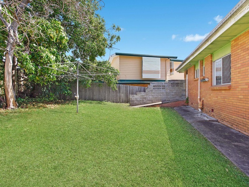 12 Caroline Avenue, Southport QLD 4215