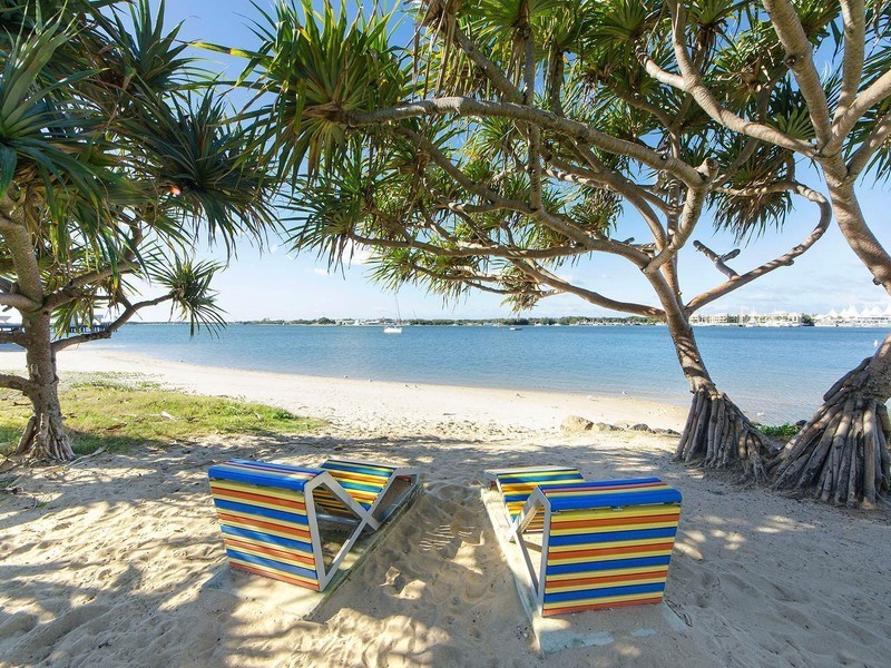 9 Water Street, Southport QLD 4215