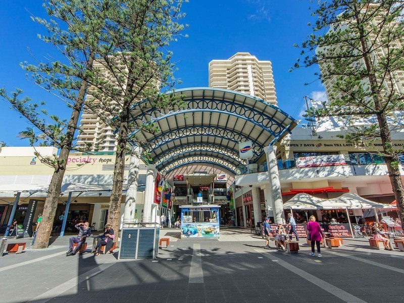 9 Water Street, Southport QLD 4215