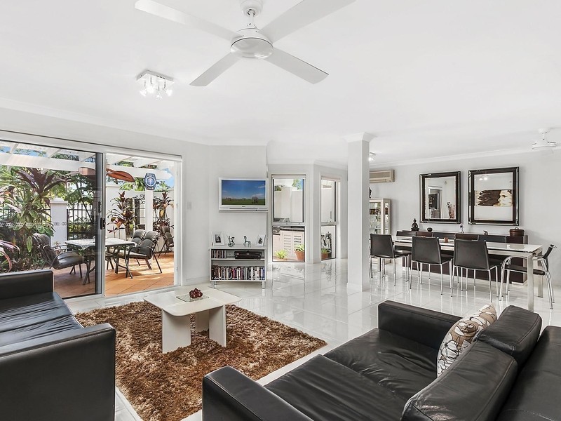 8/100 Cotlew Street East, Southport QLD 4215