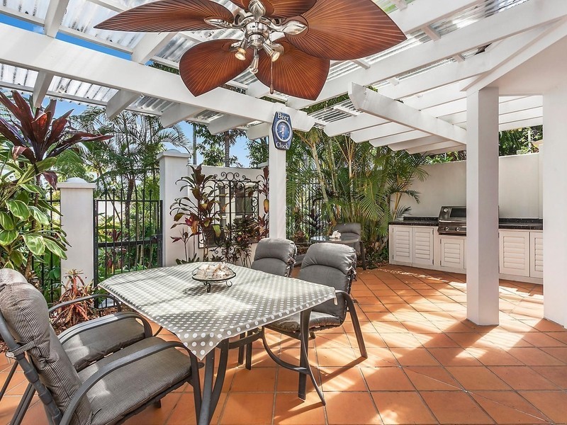 8/100 Cotlew Street East, Southport QLD 4215
