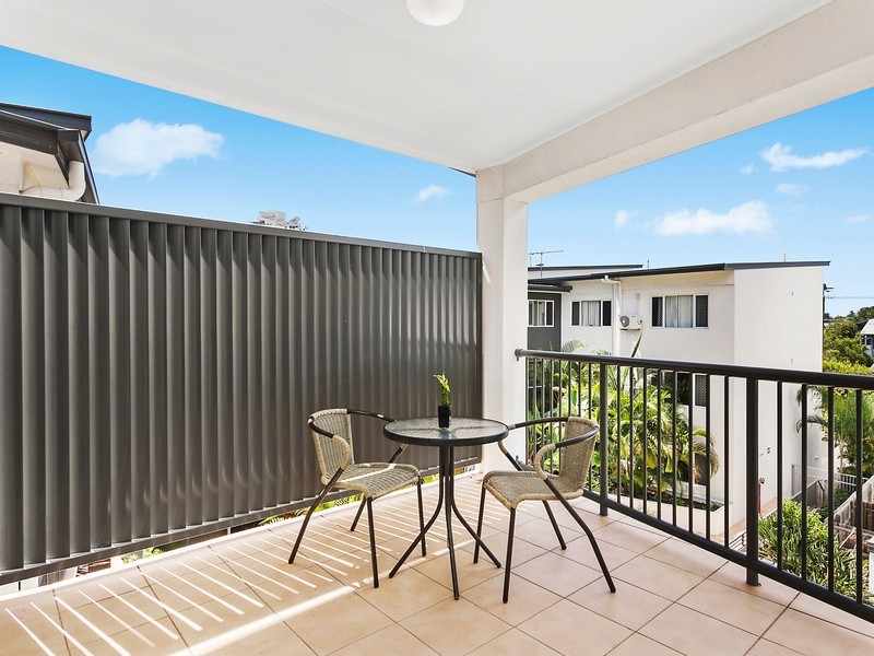 18/4 Proud Street, Labrador QLD 4215