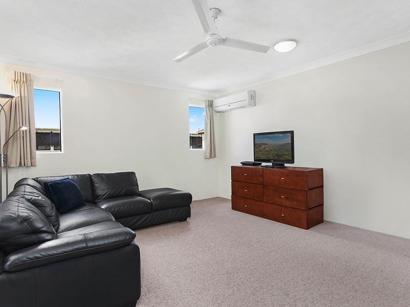 18/4 Proud Street, Labrador QLD 4215