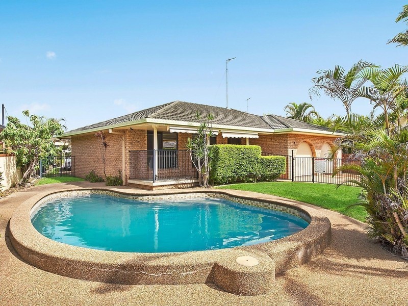 17 Caithness Court, Sorrento QLD 4217