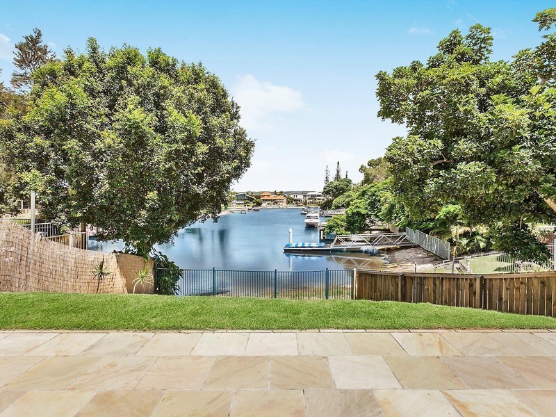 20 Bermuda Street, Broadbeach Waters QLD 4218