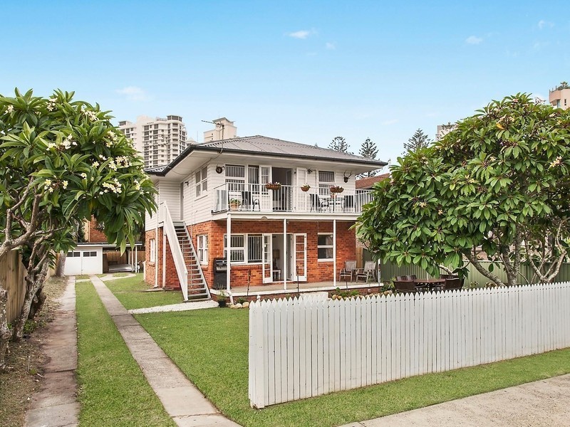 15 Armrick Avenue, Broadbeach QLD 4218