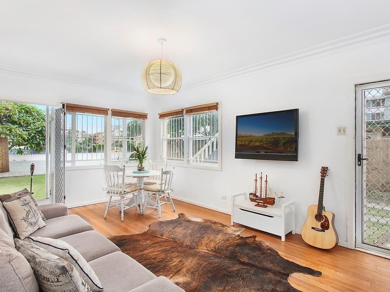 15 Armrick Avenue, Broadbeach QLD 4218