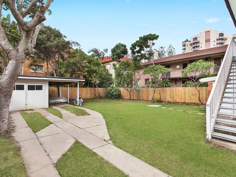15 Armrick Avenue, Broadbeach QLD 4218