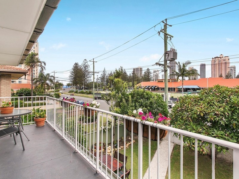 15 Armrick Avenue, Broadbeach QLD 4218