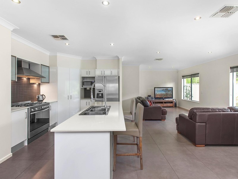36 Rhodium Crescent, Hope Island QLD 4212