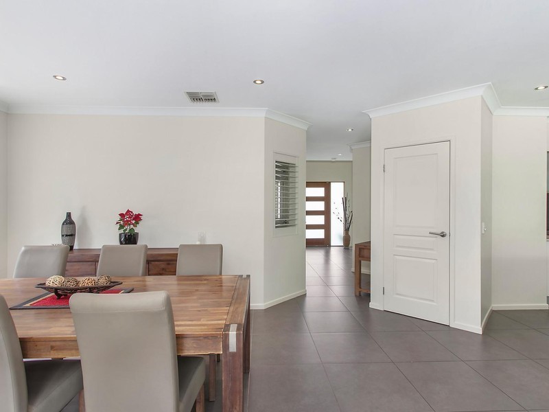 36 Rhodium Crescent, Hope Island QLD 4212